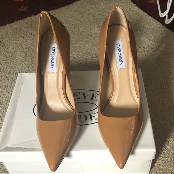 Steve Madden Vala Pump Sized 9, Fit Like 8 - Picture 2 of 5